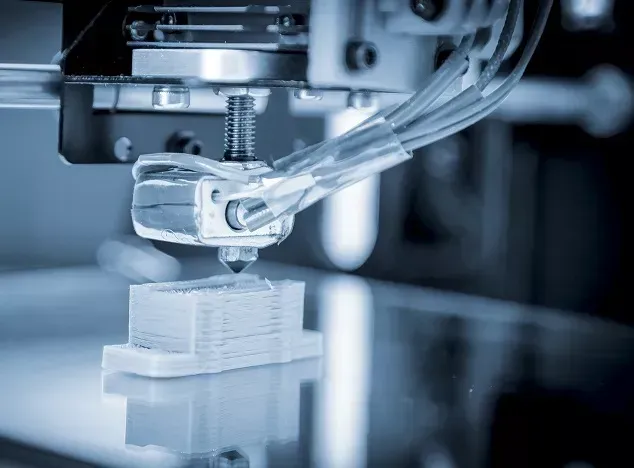 Unter der Marke Riedel Kooling bündelt das Unternehmen seine Kühllösungen für unterschiedlichste Anwendungen im professionellen Umfeld, von der Lasermaschine über den Magnetresonanz-Tomographen bis zum 3D-Drucker.